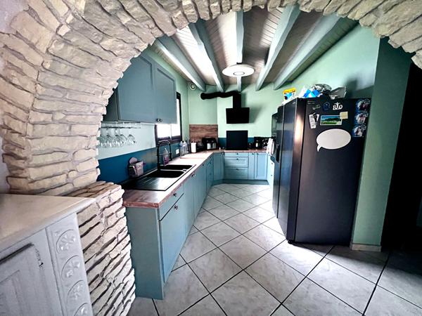 Maison Salles 6 pièce(s) 223 m2