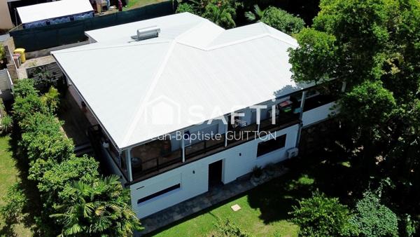 Superbe villa de type T5 sur les hauteurs de Rivière Salée