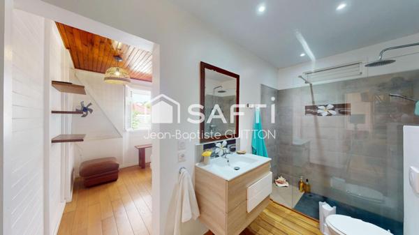 Superbe villa de type T5 sur les hauteurs de Rivière Salée