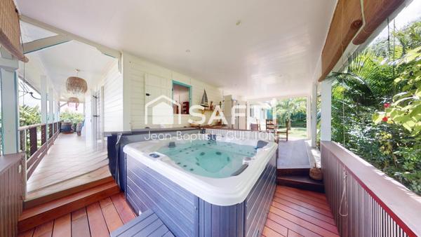 Superbe villa de type T5 sur les hauteurs de Rivière Salée