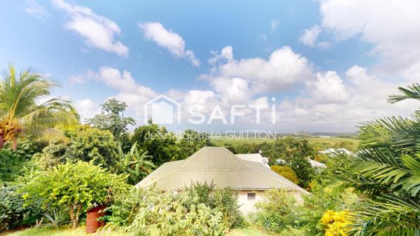 Superbe villa de type T5 sur les hauteurs de Rivière Salée