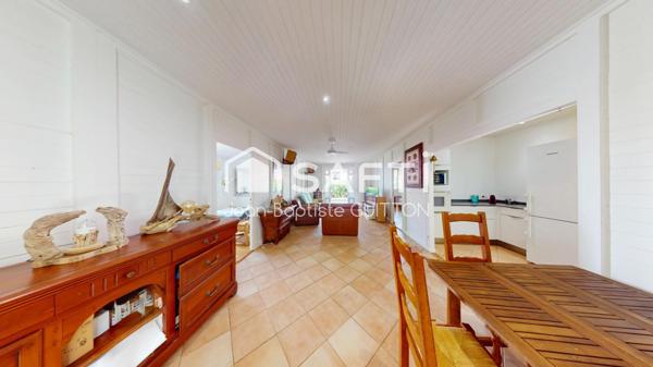 Superbe villa de type T5 sur les hauteurs de Rivière Salée