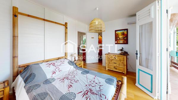 Superbe villa de type T5 sur les hauteurs de Rivière Salée