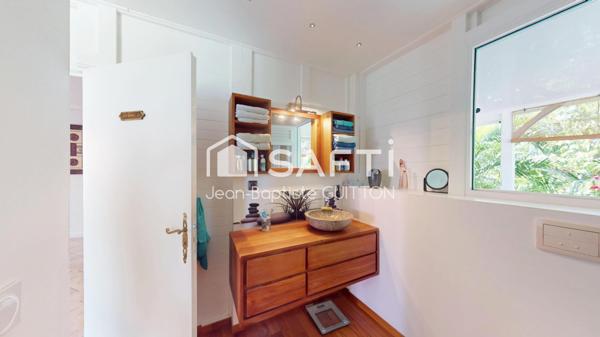 Superbe villa de type T5 sur les hauteurs de Rivière Salée