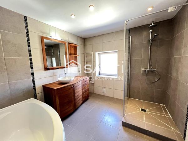 Maison de village rénovée avec charme et espace