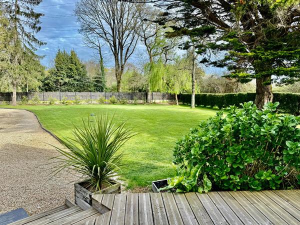 VANNES - Superbe Propriété Rénovée - Volumes et annexes !