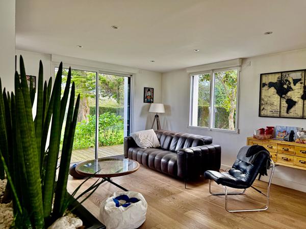 VANNES - Superbe Propriété Rénovée - Volumes et annexes !