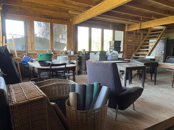 Semur-en-Auxois 20 min: maison de 360m², 10 pièces, 6 chambres, terrain 1700m², atelier. Prix : 395 000€.