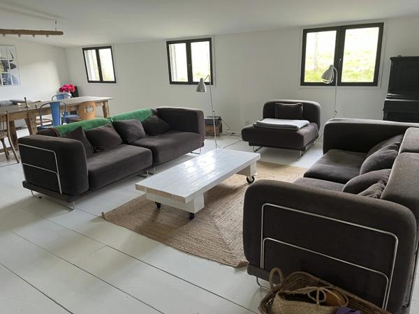 Semur-en-Auxois 20 min: maison de 360m², 10 pièces, 6 chambres, terrain 1700m², atelier. Prix : 395 000€.