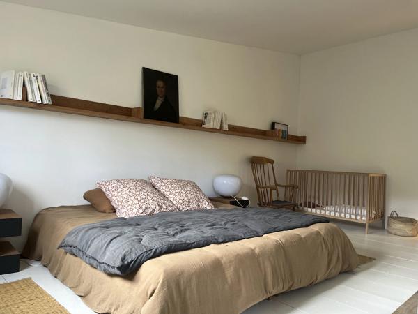 Semur-en-Auxois 20 min: maison de 360m², 10 pièces, 6 chambres, terrain 1700m², atelier. Prix : 395 000€.