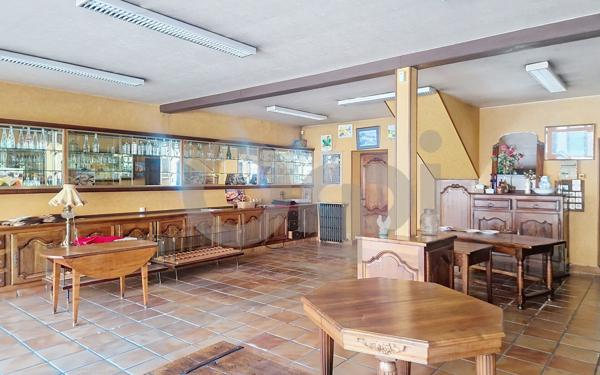 Immeuble à vendre    5 pièces •  Terrasson-Lavilledieu