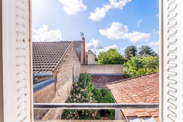 Belle maison familiale de 130m², 4 chambres, quartier recherché proche du centre-ville.