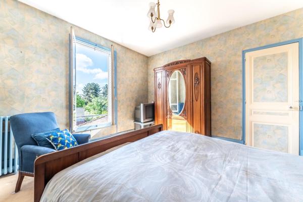 Belle maison familiale de 130m², 4 chambres, quartier recherché proche du centre-ville.