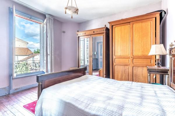 Belle maison familiale de 130m², 4 chambres, quartier recherché proche du centre-ville.