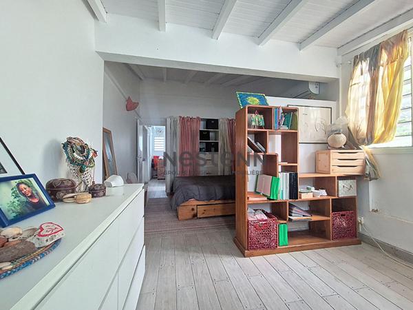 A vendre maison a Raizet Abymes de 5 pieces de 110 m2 avec son jardin privatif