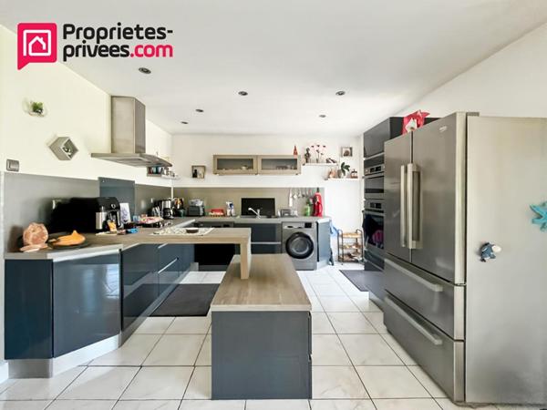 Tourette-Levens : Maison familiale avec piscine, double logement et superbe potentiel