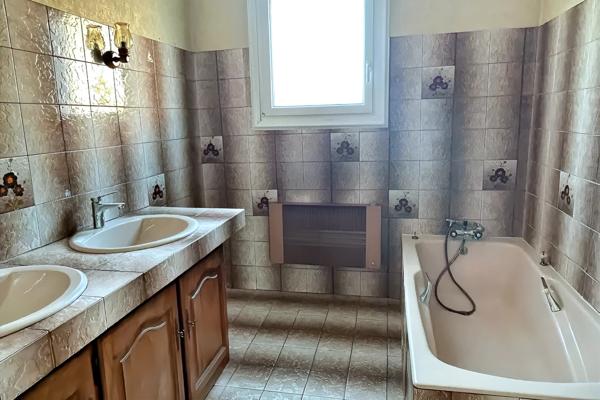 Plain-pied 3/4 chambres non mitoyen sur belle parcelle