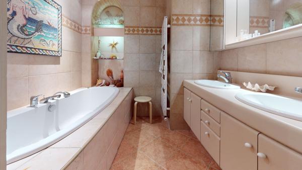 Appartement 20 rue Hébert Grenoble 7 pièces 223.48 m2