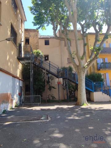 Duplexe 80 m2, 2/3 chambres dans le centre ville de Lorgues