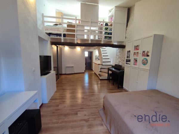 Duplexe 80 m2, 2/3 chambres dans le centre ville de Lorgues