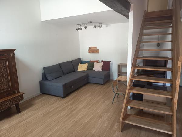 A découvrir situé au coeur de la ville de Mâcon cet appartement en duplex est idéal pour un investissement locatif ou premier achat