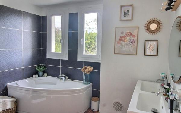 Maison à vendre    5 pièces •  Laà-Mondrans