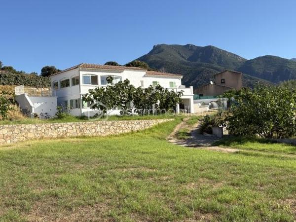 Belle maison traditionnelle composée :
1 appartement au premier niveau Type T4 , 115 m² environ (3 chambres), 1 hall, 1 séjour salon, 1 cuisine ouverte, 1 terrasse en aile avec fermetures coulissantes, 1 salle d'eau, 1 WC.
Au rdc : 1 appartement Type T2 , 65 m² environ (1 chambre) pour recevoir amis ou famille et voire location saisonnière, il est tout équipé. 1 séjour, 1 salon, 1 cuisine, 1 salle d'eau douche italienne, 1 WC..
A coté prêt a être fini suivant votre choix 1 garage avec dalle béton, double vitrage a ce jour atelier, stockage de 53 m².
L'ensemble est très lumineux et quartier calme.
Pour famille, ou résidence secondaire.
Le tout sur 1770 m² de terrain constructible.