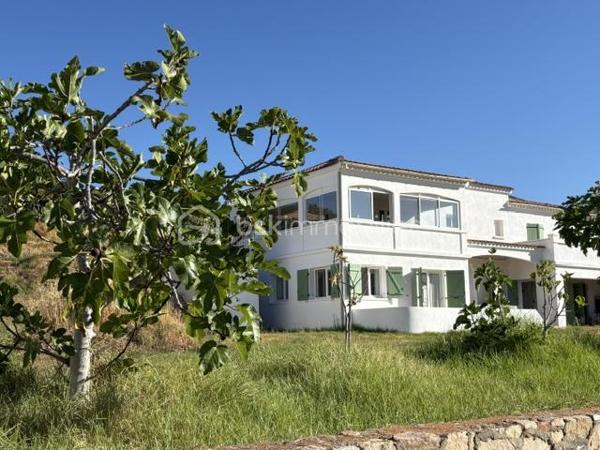 Belle maison traditionnelle composée :
1 appartement au premier niveau Type T4 , 115 m² environ (3 chambres), 1 hall, 1 séjour salon, 1 cuisine ouverte, 1 terrasse en aile avec fermetures coulissantes, 1 salle d'eau, 1 WC.
Au rdc : 1 appartement Type T2 , 65 m² environ (1 chambre) pour recevoir amis ou famille et voire location saisonnière, il est tout équipé. 1 séjour, 1 salon, 1 cuisine, 1 salle d'eau douche italienne, 1 WC..
A coté prêt a être fini suivant votre choix 1 garage avec dalle béton, double vitrage a ce jour atelier, stockage de 53 m².
L'ensemble est très lumineux et quartier calme.
Pour famille, ou résidence secondaire.
Le tout sur 1770 m² de terrain constructible.