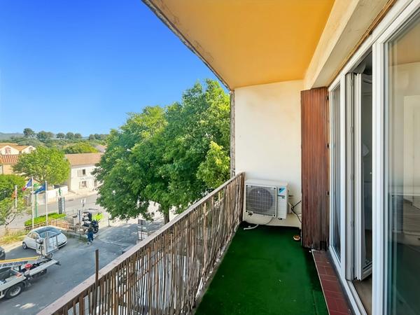 A vendre appartement T3 de 63 m² avec 2 balcons secteur la Pounche 13190 Allauch