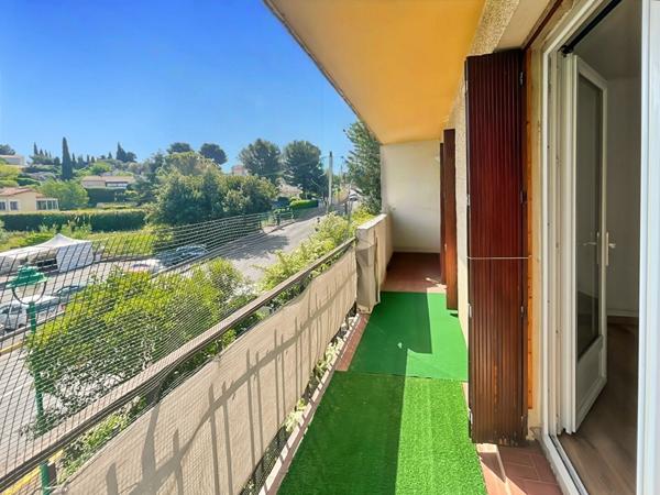 A vendre appartement T3 de 63 m² avec 2 balcons secteur la Pounche 13190 Allauch