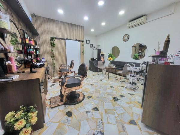 Fonds De Commerce - 45 m²