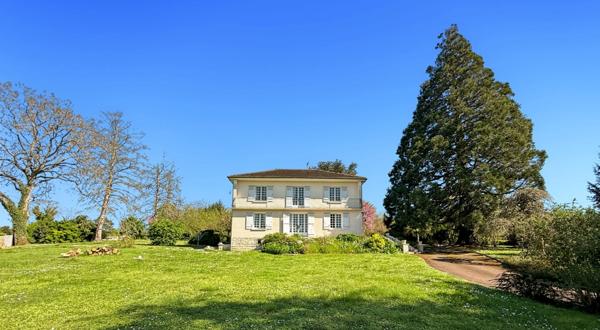 Dept de Vienne (86) Maison de caractère à vendre type 5 pièces CHATELLERAULT (86)