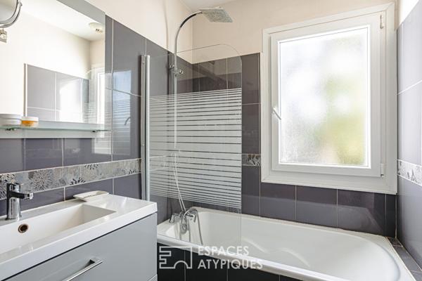 Maison familiale à Lagord dans un écrin de verdure avec piscine