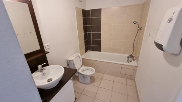 Appartement F2 40 m² résidente recente 2008 et sécurisée Vichy proche gare, hopital et commodités