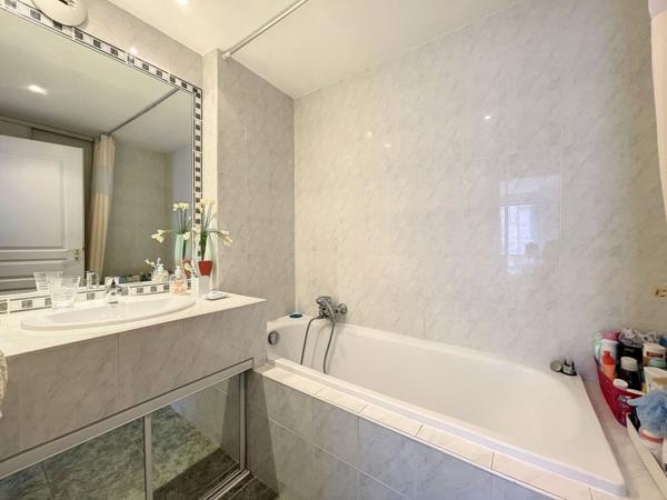 Magnifique 3 pièces à Marina Parc avec cave, parking et garage