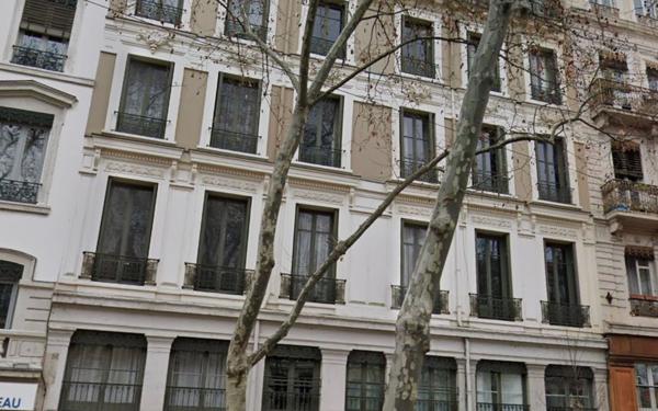 Immeuble à vendre    15 pièces • 925,63 m2 Lyon 4