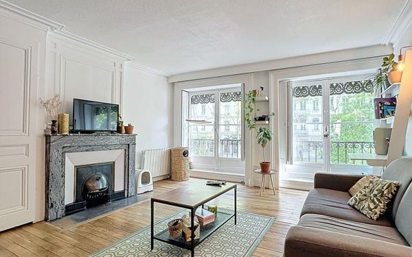 Immeuble à vendre    15 pièces • 925,63 m2 Lyon 4