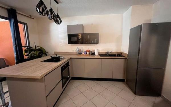 Appartement à vendre    3 pièces • 59,42 m2 Les Abymes