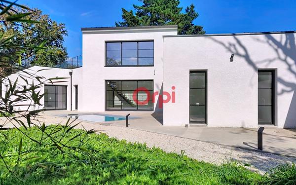 Maison à vendre    4 pièces •  Noyalo