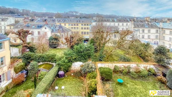 Versailles Saint-Louis appartement 7 pièces en duplex 165.38 m² au sol situé au 2ème et 3ème étage d'un immeuble 18ème avec 2 caves et parking en option 1 320 000 € ** - Référence 27050