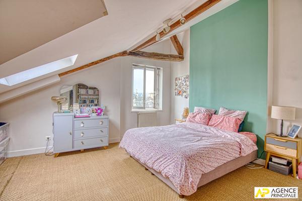 Versailles Saint-Louis appartement 7 pièces en duplex 165.38 m² au sol situé au 2ème et 3ème étage d'un immeuble 18ème avec 2 caves et parking en option 1 320 000 € ** - Référence 27050