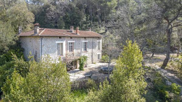 Mas en pierre des années 20, à vendre à Mougins
