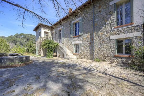 Mas en pierre des années 20, à vendre à Mougins