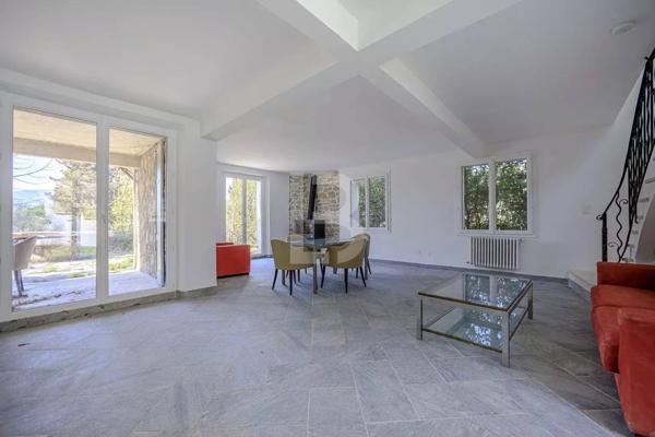 Mas en pierre des années 20, à vendre à Mougins