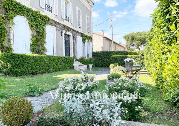 NIORT MAGNIFIQUE MAISON DE MAITRE