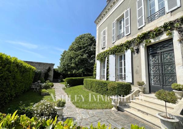 NIORT MAGNIFIQUE MAISON DE MAITRE