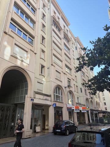Jacobins, studio de 32 m2 en étage élevé.