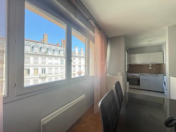 Jacobins, studio de 32 m2 en étage élevé.