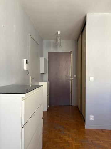Jacobins, studio de 32 m2 en étage élevé.