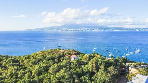 LES TROIS-ÎLETS – T3 vue baie de Fort-de-France – Parking